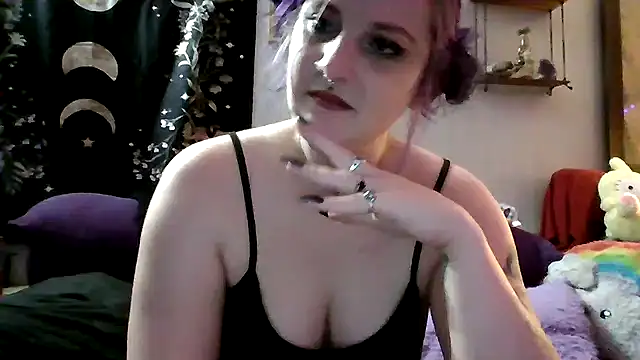 Snapshot of LunaLilith chatting on March 6, 2025, 9:14 am LunaLilith online show from March 6, 2025, 9:14 am