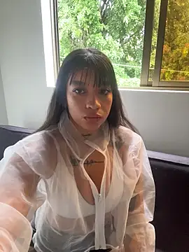 Snapshot of HannahW_ chatting on February 1, 2026, 2:15 pm HannahW online show from February 1, 2026, 2:15 pm