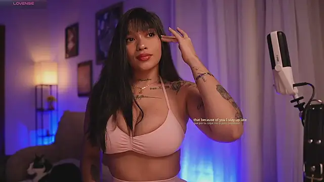 Snapshot of HannahW_ chatting on February 6, 2026, 10:46 pm HannahW online show from February 6, 2026, 10:46 pm