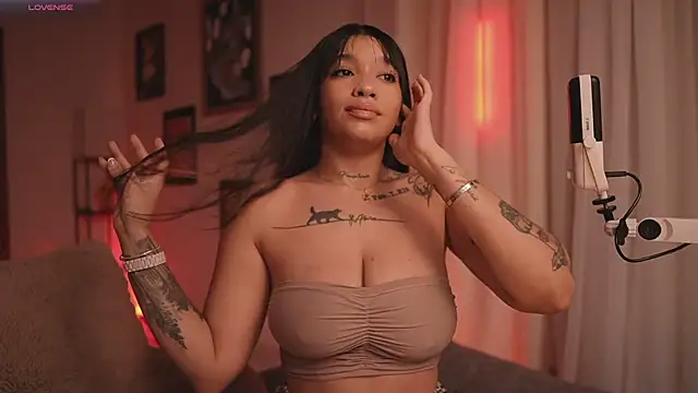 Snapshot of HannahW_ chatting on February 8, 2026, 3:26 pm HannahW online show from February 8, 2026, 3:26 pm