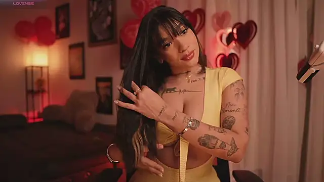 Snapshot of HannahW_ chatting on February 20, 2026, 9:59 pm HannahW online show from February 20, 2026, 9:59 pm