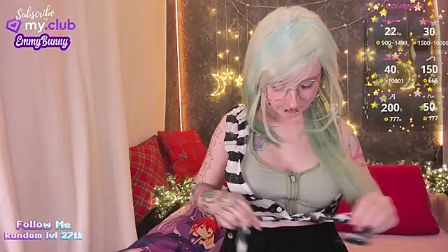 Snapshot of EmmyBunny chatting on December 18, 2024, 5:31 pm EmmyBunny online show from December 18, 2024, 5:31 pm