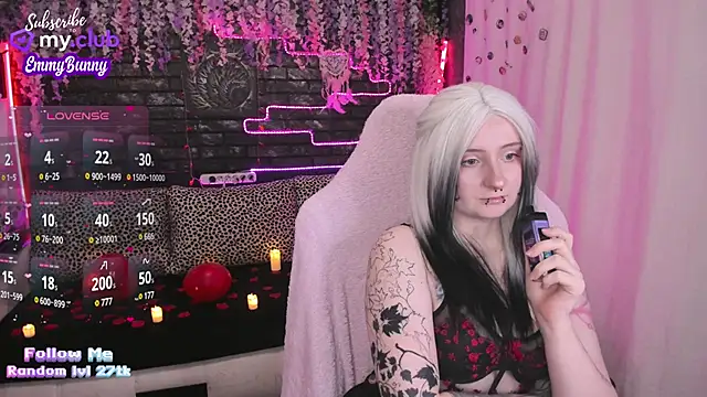 Snapshot of EmmyBunny chatting on February 13, 2025, 4:39 pm EmmyBunny online show from February 13, 2025, 4:39 pm