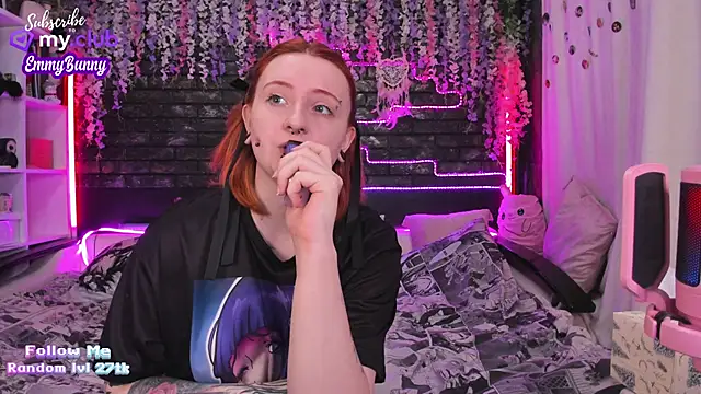 Snapshot of EmmyBunny chatting on February 18, 2025, 3:32 pm EmmyBunny online show from February 18, 2025, 3:32 pm