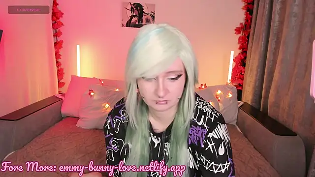 Snapshot of EmmyBunny chatting on September 13, 2025, 3:34 pm EmmyBunny online show from September 13, 2025, 3:34 pm