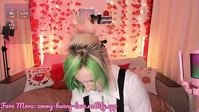 Snapshot of EmmyBunny chatting on September 21, 2025, 6:20 pm EmmyBunny online show from September 21, 2025, 6:20 pm