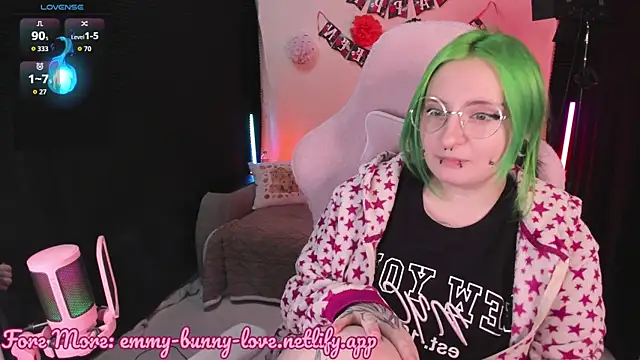 Snapshot of EmmyBunny chatting on November 5, 2025, 3:12 pm EmmyBunny online show from November 5, 2025, 3:12 pm