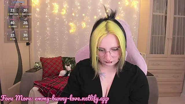 Snapshot of EmmyBunny chatting on January 9, 2026, 12:19 pm EmmyBunny online show from January 9, 2026, 12:19 pm