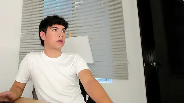 Snapshot of Blum_icee chatting on April 5, 2026, 7:11 pm Blum icee online show from April 5, 2026, 7:11 pm