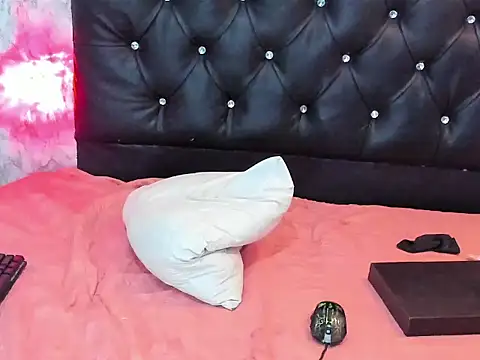 Snapshot of TATIANA_LOPEZ19 chatting on January 21, 2025, 8:08 am TATIANA LOPEZ19 online show from January 21, 2025, 8:08 am