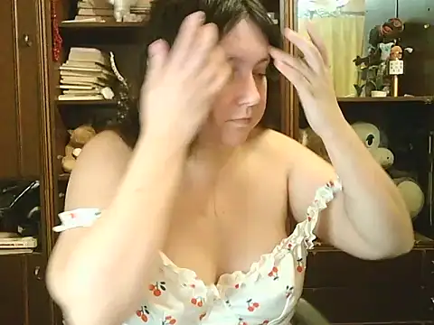 Snapshot of CarrieQPeach chatting on May 16, 2026, 7:23 pm CarrieQPeach online show from May 16, 2026, 7:23 pm