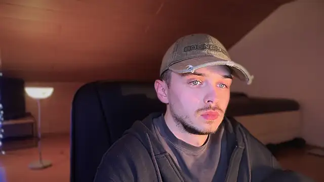 Snapshot of naked_psy chatting on February 15, 2025, 5:30 am naked psy online show from February 15, 2025, 5:30 am