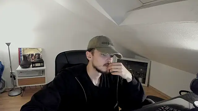 Snapshot of naked_psy chatting on October 29, 2025, 2:03 am naked psy online show from October 29, 2025, 2:03 am