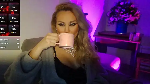 Snapshot of Radmila_Queen_ chatting on December 4, 2024, 5:33 pm Radmila Queen  online show from December 4, 2024, 5:33 pm