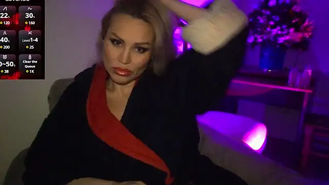 Snapshot of Radmila_Queen_ chatting on December 10, 2024, 3:44 pm Radmila Queen  online show from December 10, 2024, 3:44 pm