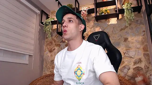 alexgiraldo  online show from January 19, 2025, 11:12 am