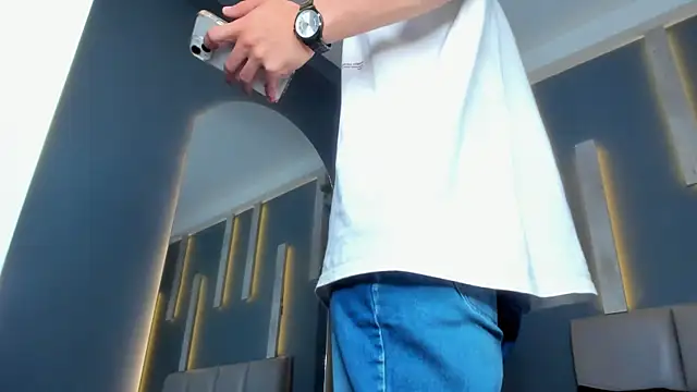 alexgiraldo  online show from February 3, 2025, 2:34 pm