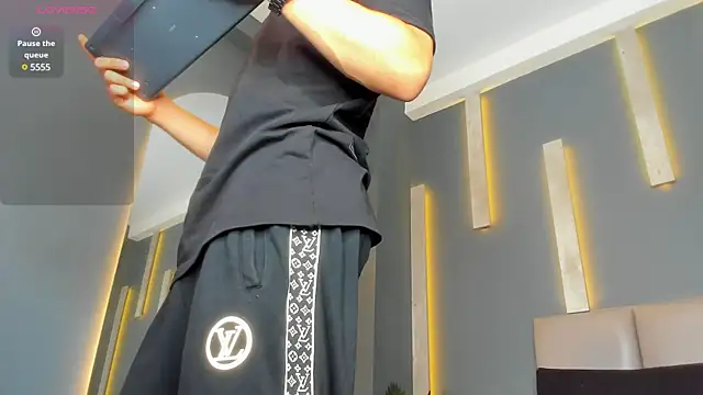 alexgiraldo  online show from February 8, 2025, 11:12 am