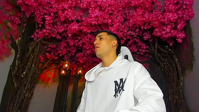 alexgiraldo  online show from February 11, 2025, 2:24 pm