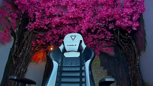 alexgiraldo  online show from February 13, 2025, 2:20 pm