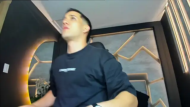 alexgiraldo  online show from February 26, 2025, 11:20 am