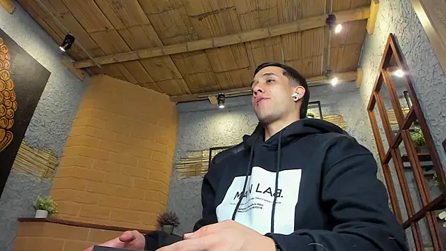 alexgiraldo  online show from March 7, 2025, 2:56 pm