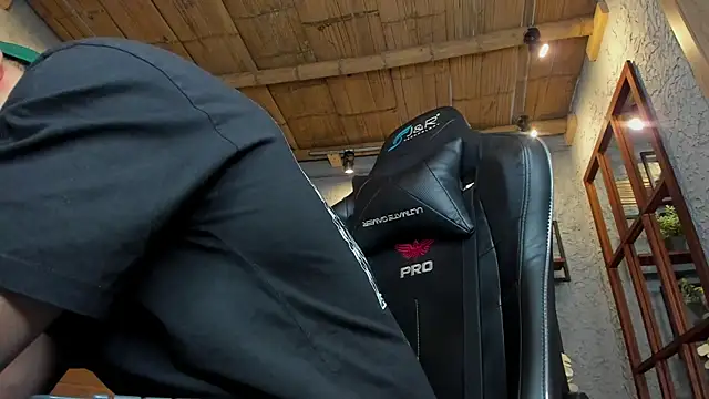 alexgiraldo  online show from March 10, 2025, 2:59 pm