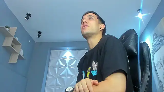 alexgiraldo  online show from March 11, 2025, 3:02 pm