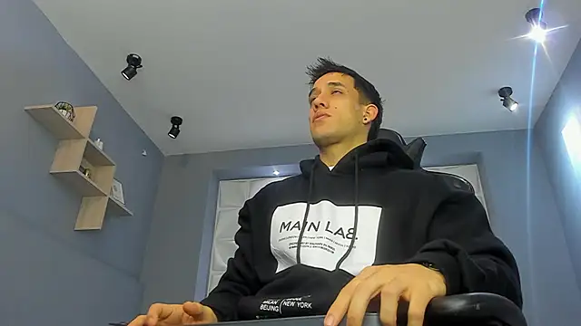 alexgiraldo  online show from March 12, 2025, 11:20 am