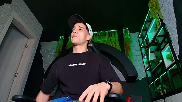 alexgiraldo  online show from March 20, 2025, 11:27 am