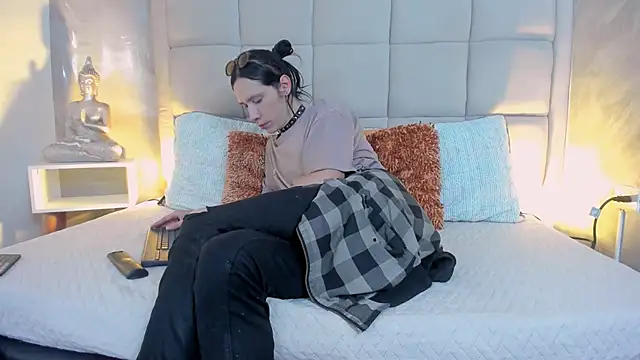 Hecatee 77 online show from December 22, 2025, 7:55 pm