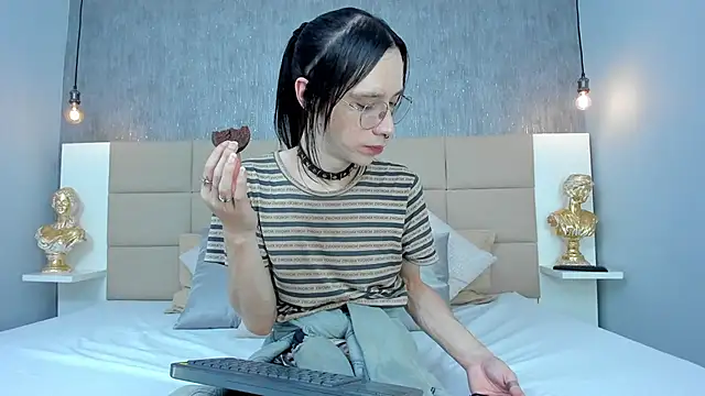 Hecatee 77 online show from March 6, 2026, 7:43 pm