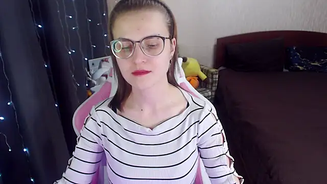 MissBrightShine online show from February 5, 2025, 12:49 pm