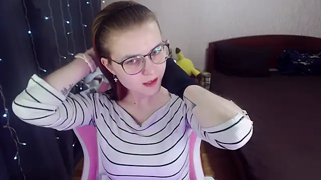 MissBrightShine online show from February 11, 2025, 12:58 pm