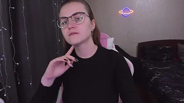 MissBrightShine online show from March 6, 2025, 10:09 am