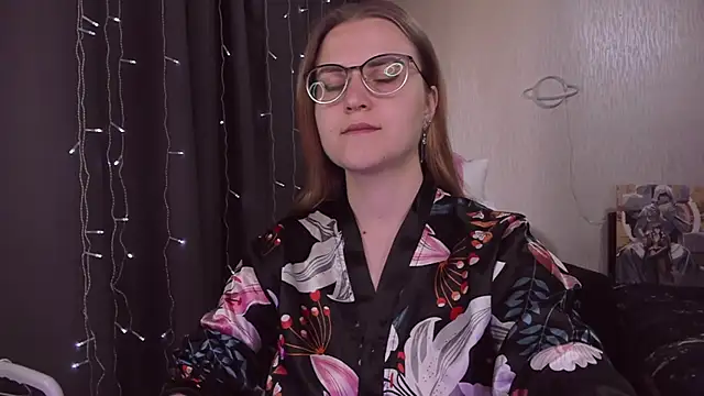 MissBrightShine online show from September 12, 2025, 10:37 am