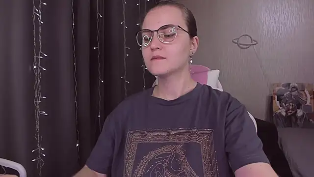 MissBrightShine online show from November 7, 2025, 10:48 am