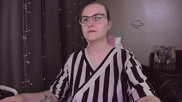 MissBrightShine online show from December 3, 2025, 11:30 am