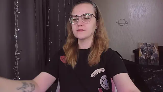 MissBrightShine online show from December 18, 2025, 11:27 am