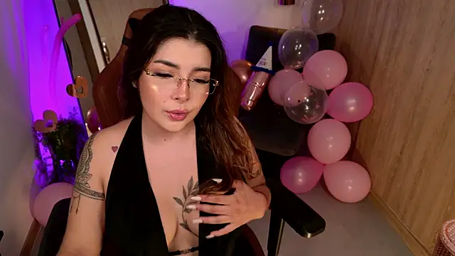 LisaMonroe  online show from May 14, 2026, 8:37 pm