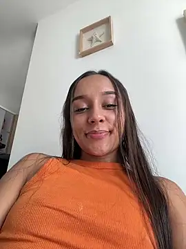 Snapshot of dominantandsubmissiveshow chatting on December 27, 2024, 5:05 pm dominantandsubmissiveshow online show from December 27, 2024, 5:05 pm