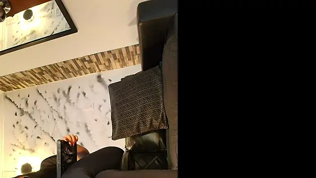 Sophie LittleS online show from November 12, 2025, 12:49 pm