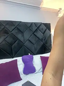 letiziia sky1 online show from November 17, 2025, 7:41 pm