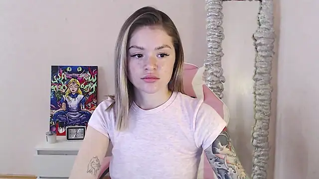 miaacatt online show from September 22, 2025, 10:39 am