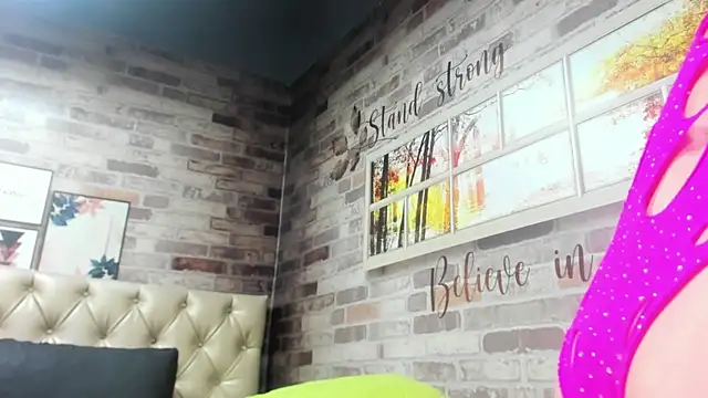 Snapshot of Isabela-Gomez chatting on June 10, 2026, 8:52 pm Isabela-Gomez online show from June 10, 2026, 8:52 pm