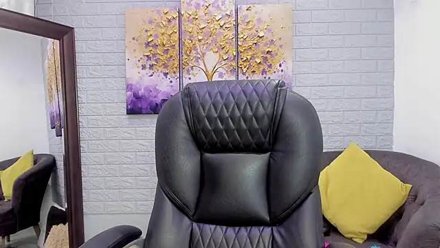 Snapshot of Paula_Desousa chatting on November 9, 2025, 5:44 pm Paula Desousa online show from November 9, 2025, 5:44 pm