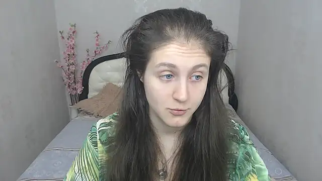 Holliy Cooper online show from March 13, 2025, 7:53 am