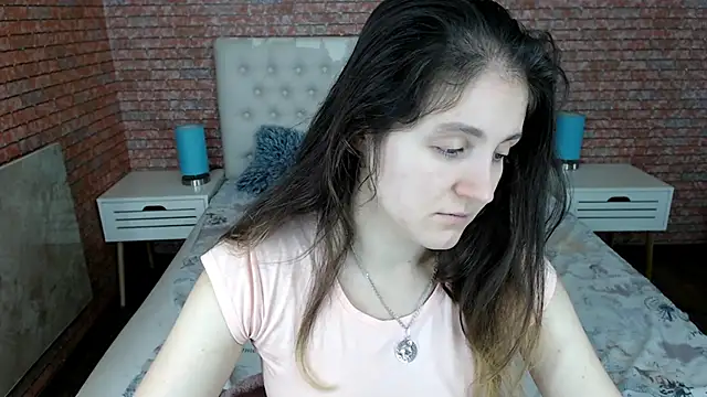 Holliy Cooper online show from November 4, 2025, 8:24 am