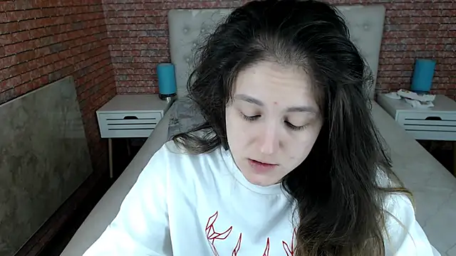 Holliy Cooper online show from November 27, 2025, 8:38 am