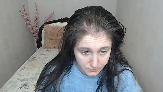 Holliy Cooper online show from April 13, 2026, 6:41 am